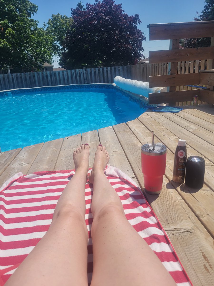 It's a beautiful day to lay around the pool and listen to rock music.  #funinthesun #relaxingsunday #AlternativeRock