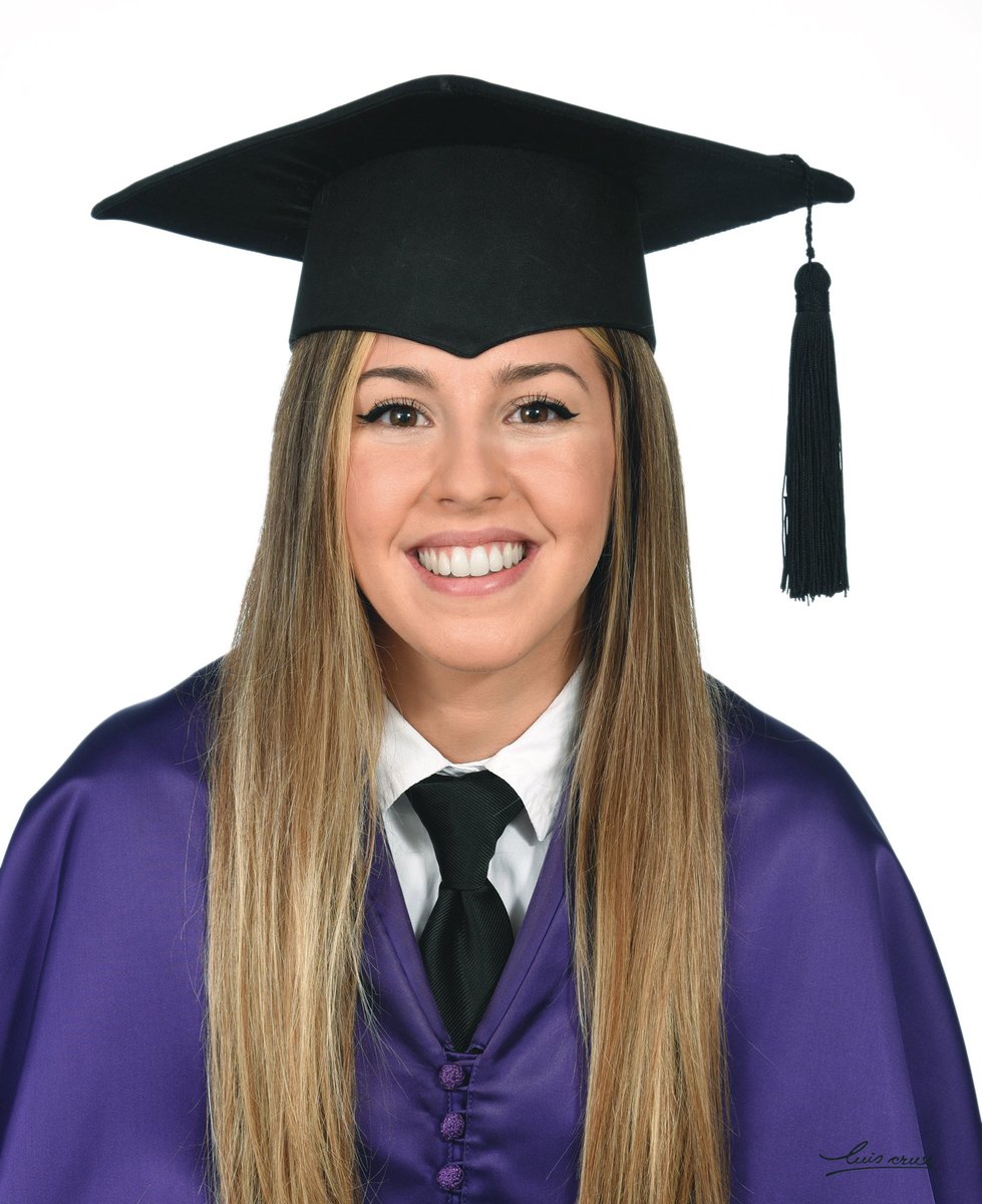 carolinabl99's tweet photo. Nunca me he sentido tan feliz por haber conseguido algo💜 https://t.co/t0z6sc3MHN