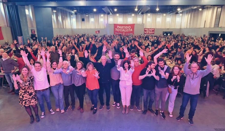 Cuántas alegrías, cuántas emociones ! 
En el reencuentro en el locro socialista por la #IndependenciaNacional 
Hay presente y hay futuro, hay compromiso por una construcción colectiva por mayor igualdad y mejor democracia. 🌹✊🏼
