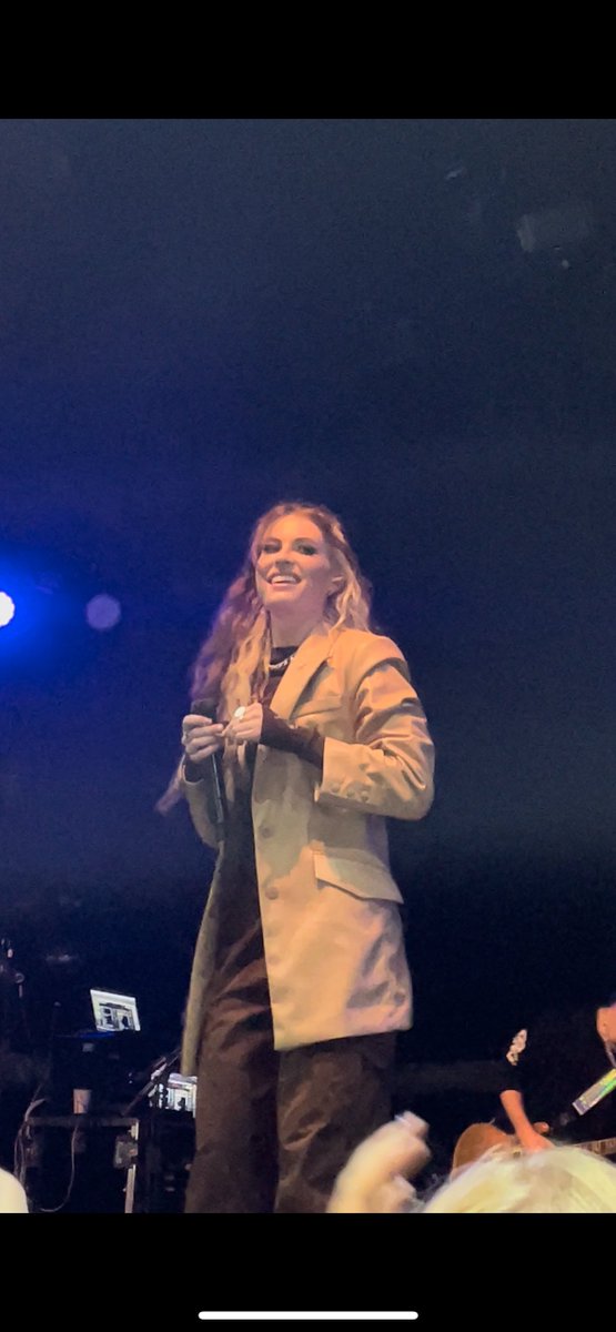 gomdeverdeen's tweet photo. getting to watch your grow and live your dream has been the biggest honour, i’ve never been prouder of anyone &amp; i just know little cari would be so proud :,) thank you for creating a safe space for us all where we can express ourselves freely and comfortably<3 #forcari https://t.co/1XC57K893W