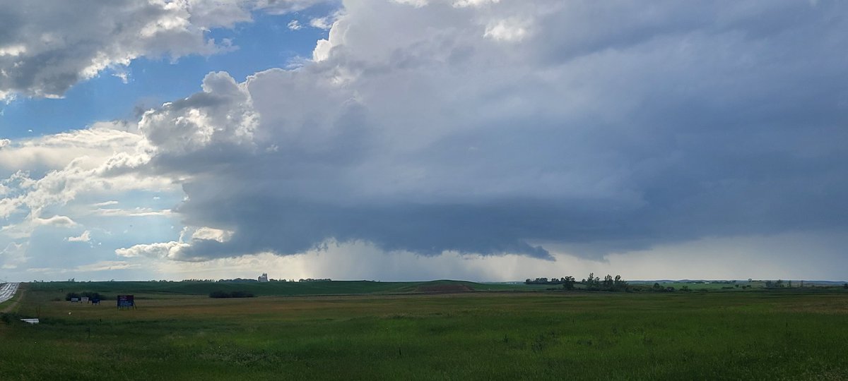 Kassi_Lee's tweet photo. Pangman sask #skstorm https://t.co/HjMz5ZOkex