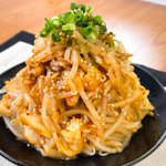 程よい辛みが食欲をそそる!豚キムチもやし炒め。