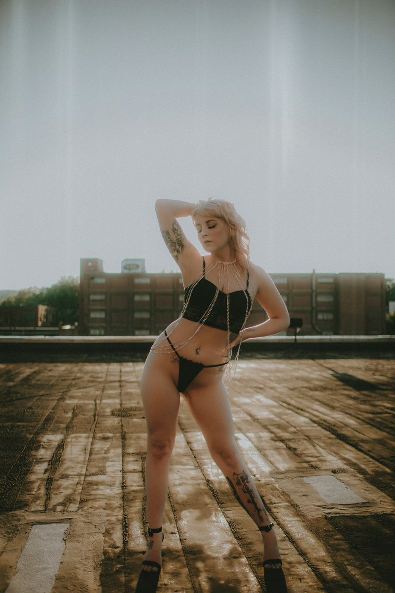 ladybettyrae's tweet photo. Look what @madisonpants sent me ๐ฅฒ๐
#ohiomodels #model #pinnup #babe #cute #onlyfans https://t.co/InwNjntO8R