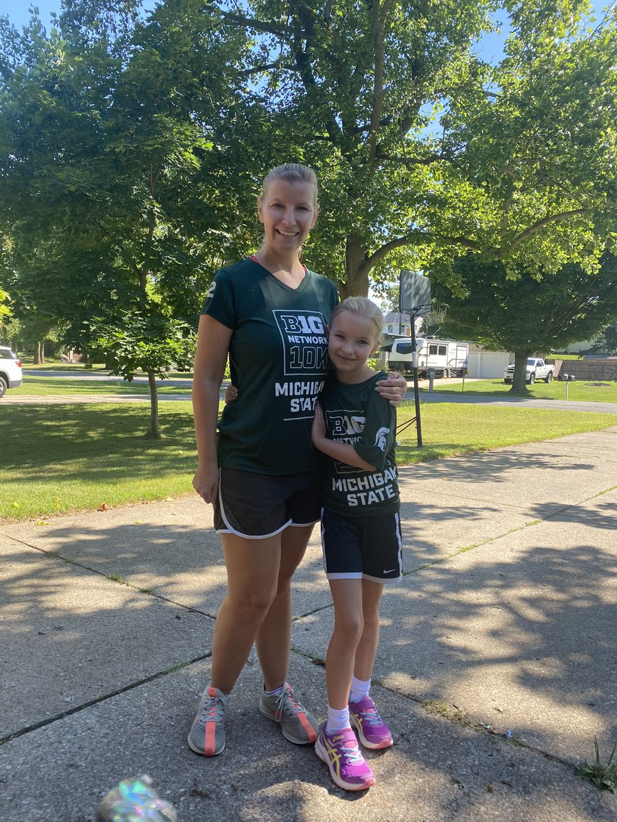 Readingmom201's tweet photo. Super excited to be able to run in the Virtual BIG10K from Pennsylvania today.  I can’t wait to be able to run in person back in Chicago with my family again soon, but until then - still glad to have such a beautiful day for a virtual run! Go Green! Go White! #BTNBIG10K https://t.co/KsozVyq3ED