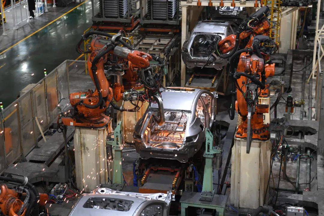 AmbQinGang's tweet photo. #DecadeinReview
From 2012 to 2021:
China's industrial value added grew from 20.9 trillion yuan to 37.3 trillion yuan, an annual average growth of 6.3%.
The value added to the manufacturing sector as a share of global total was up from 20% to almost 30%. https://t.co/cdlTjytGjJ