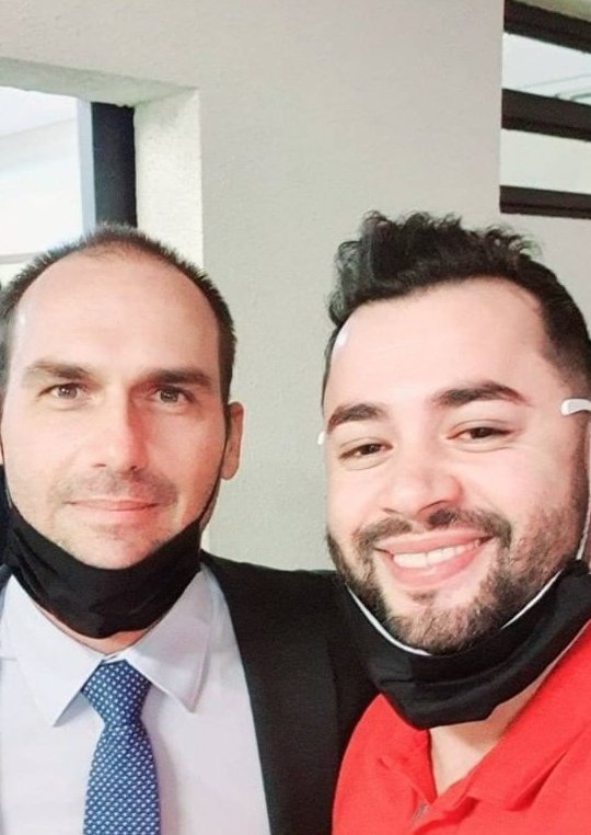 GuilhermeBoulos's tweet photo. Veja com quem anda o assassino de Foz do Iguaçu. Não falha. https://t.co/M2u98Fy4Zc