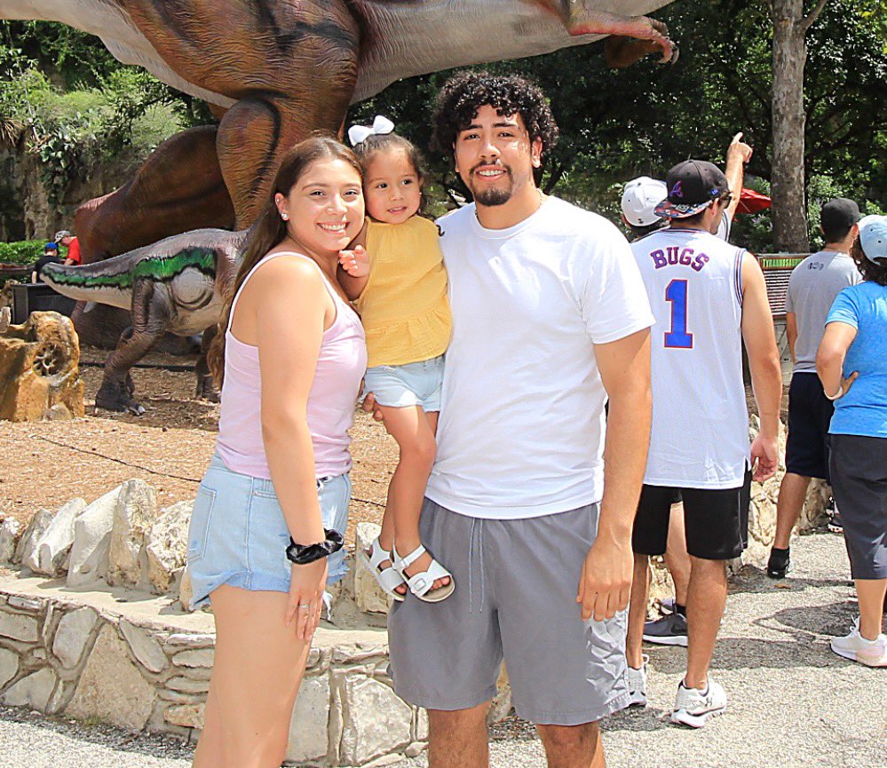 vicesqueda02's tweet photo. From turning 17 to now turning 23 &amp; a life time of birthdays left ❤️ I love you more than words can explain I hope you have the best day and enjoy it because you deserve it more than anyone! Happy birthday my love @AaronPadilla40 I love you! ❤️ https://t.co/Tce8CuhxSn