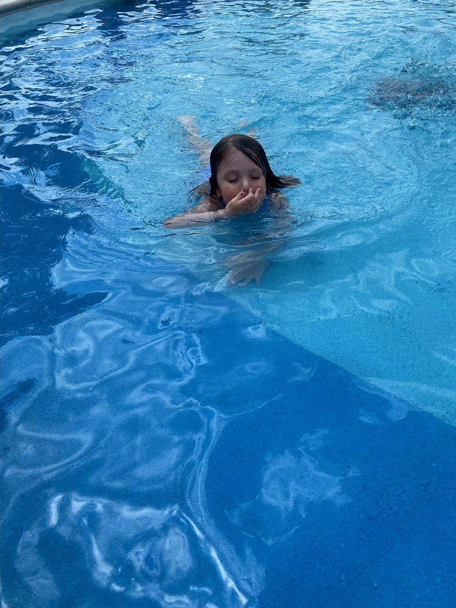 DrJGiddensRN's tweet photo. Getting our swimming skills in ❤️❤️❤️ #neurotribe https://t.co/y9xbrbLW66