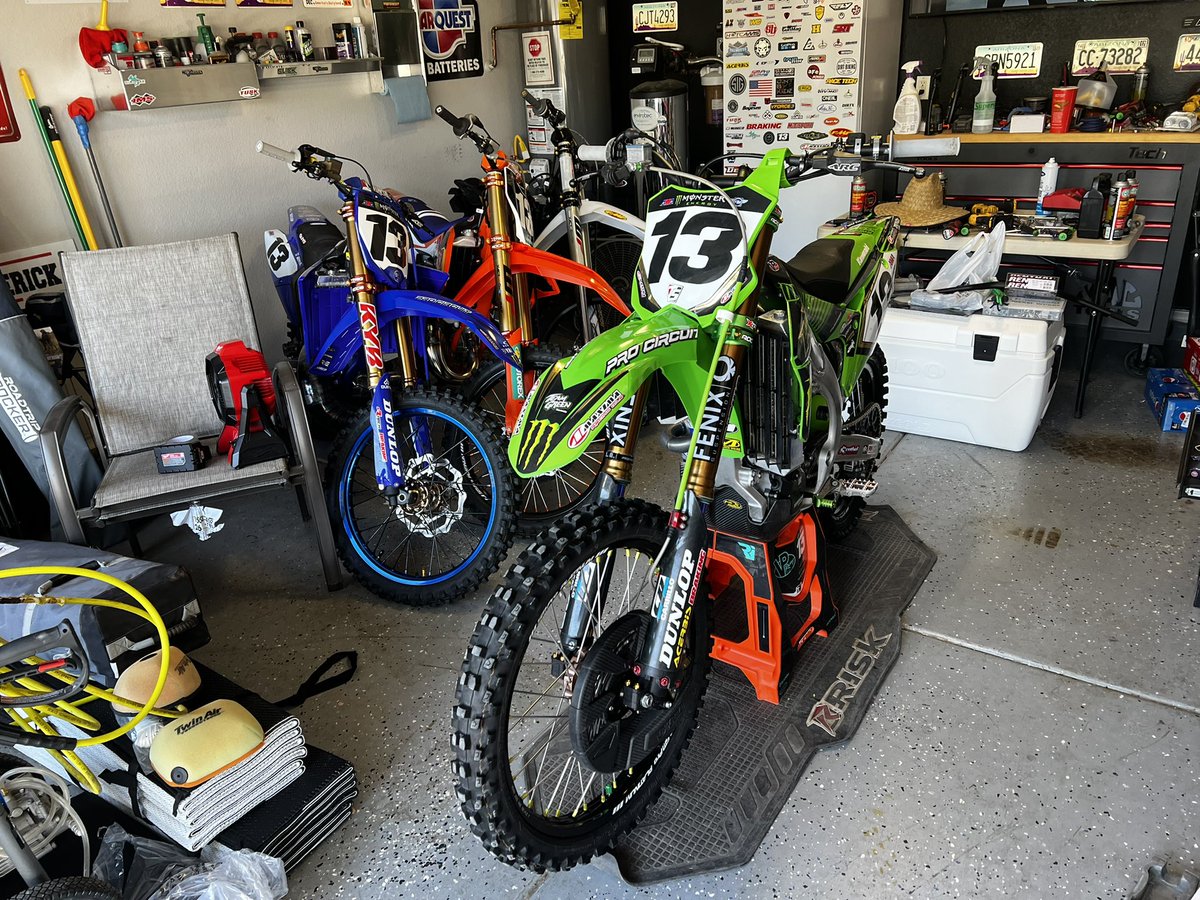 AzMidnight6's tweet image. Last time the kawi will be repping #13. Time to tear it down and go through it before the #kickerarenacross