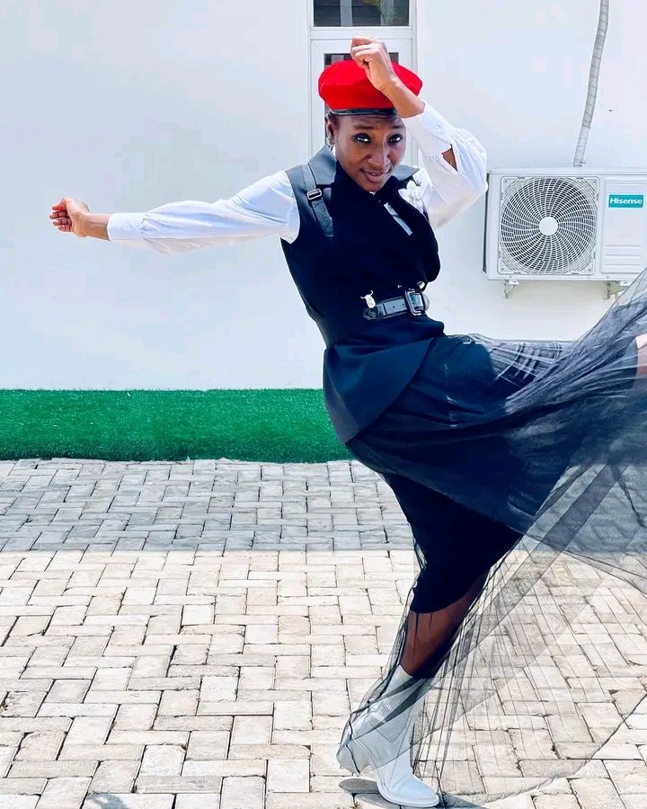 Deboraheneche's tweet photo. Happy Sunday wear ☺ ❤️ 🎉 💃 #FirstLady #rccg #kelly #After12 https://t.co/FXsvLsyJao