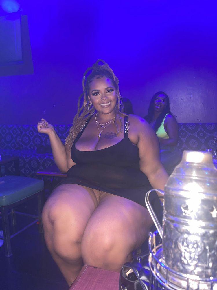 aurelias_world_'s tweet photo. Big Pressure 💎
❤️If you love BBWs
🔁 Rt if you obsessed 🫠

https://t.co/YMmO4adk2H https://t.co/m7ubOTnVQ8