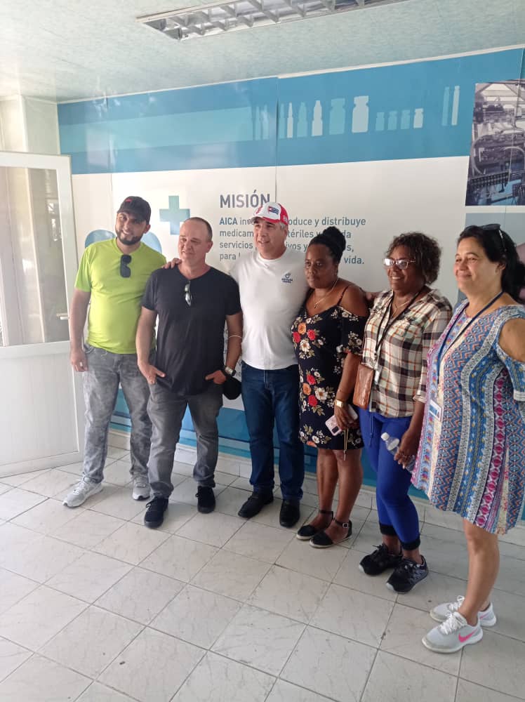 Como parte del recorrido por las plantas de producción de medicamentos, esta mañana el presidente de <a href="/BioCubaFarma/">BioCubaFarma</a> visitó <a href="/AicaLaboratorio/">Laboratorios Aica</a> y la UEB SH (Sueros y Hemoderivados) ratificando la entrega y el compromiso con la salud del pueblo!!!  #CubaPorLaPaz #CubaViveYTrabaja