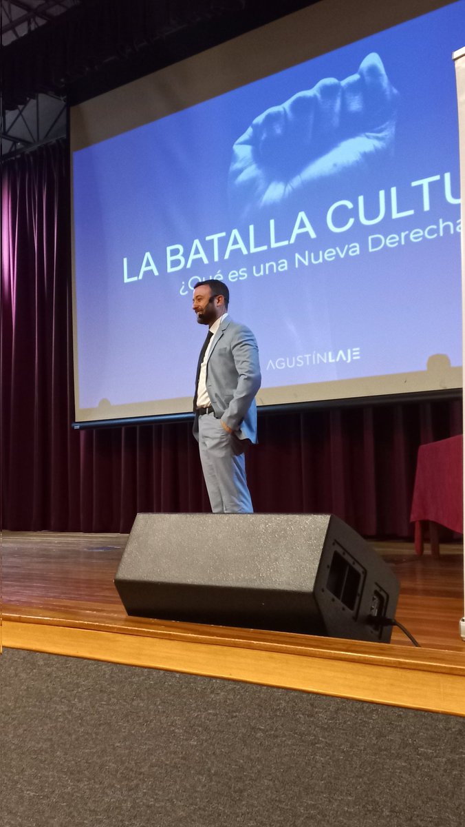paolaneyraa's tweet photo. @lajetas @recisneros Laje es un GENIO, un tipo joven que nunca se victimiza y no necesita de la mamadera del estado.
Gracias @AgustinLaje  por venir al Perú y apoyar a la nueva derecha popular.
Sigamos con la batalla cultural. https://t.co/dRMpud5Vzw