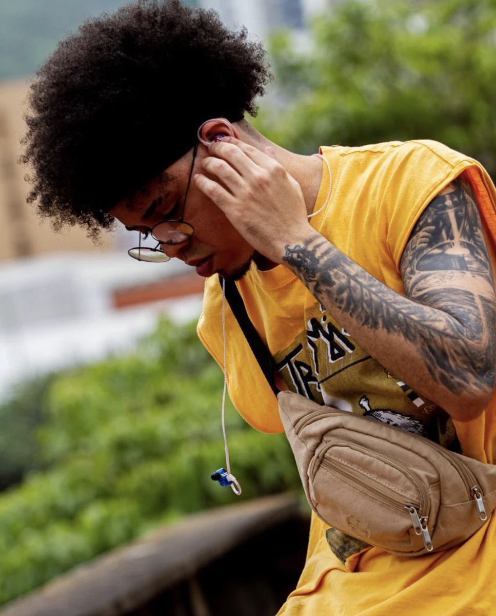 elcaviwhat's tweet photo. @GaviriaRap clasificado a la nacional de @redbullbatalla Colombia 🇨🇴 hace minutos en “La Última Oportunidad” de @cuatrobarrascol , tuvo una gran final contra #Pandora luego de una asistencia de más de 200 participantes. Será el tercer Venezolano🇻🇪 en la Nacional. https://t.co/TVugH2MCZj