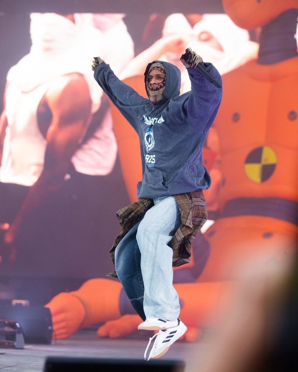mrsawge11's tweet photo. A$AP Rocky performing at Les Ardentes Festival 2022 today ⚠️🔥 @LESARDENTES #asaprocky https://t.co/PuXJcdIySu