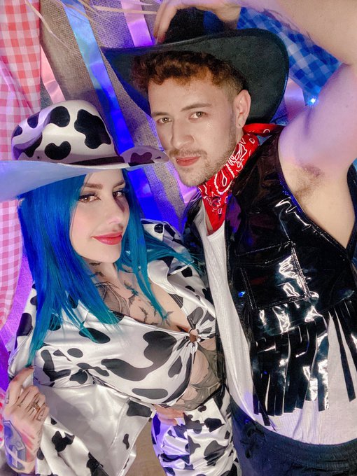 Depois de tequila, gyn, quent&atilde;o (e o que mais tivesse)&hellip;  Sobrevivemos &agrave; festa julina haha 😂   @XLeanArcher<a href="/tag/theotakubox"class="tags"><span>#theotakubox</span></a>