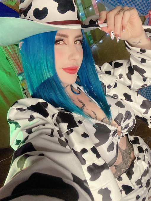 Depois de tequila, gyn, quent&atilde;o (e o que mais tivesse)&hellip;  Sobrevivemos &agrave; festa julina haha 😂   @XLeanArcher<a href="/tag/theotakubox"class="tags"><span>#theotakubox</span></a>