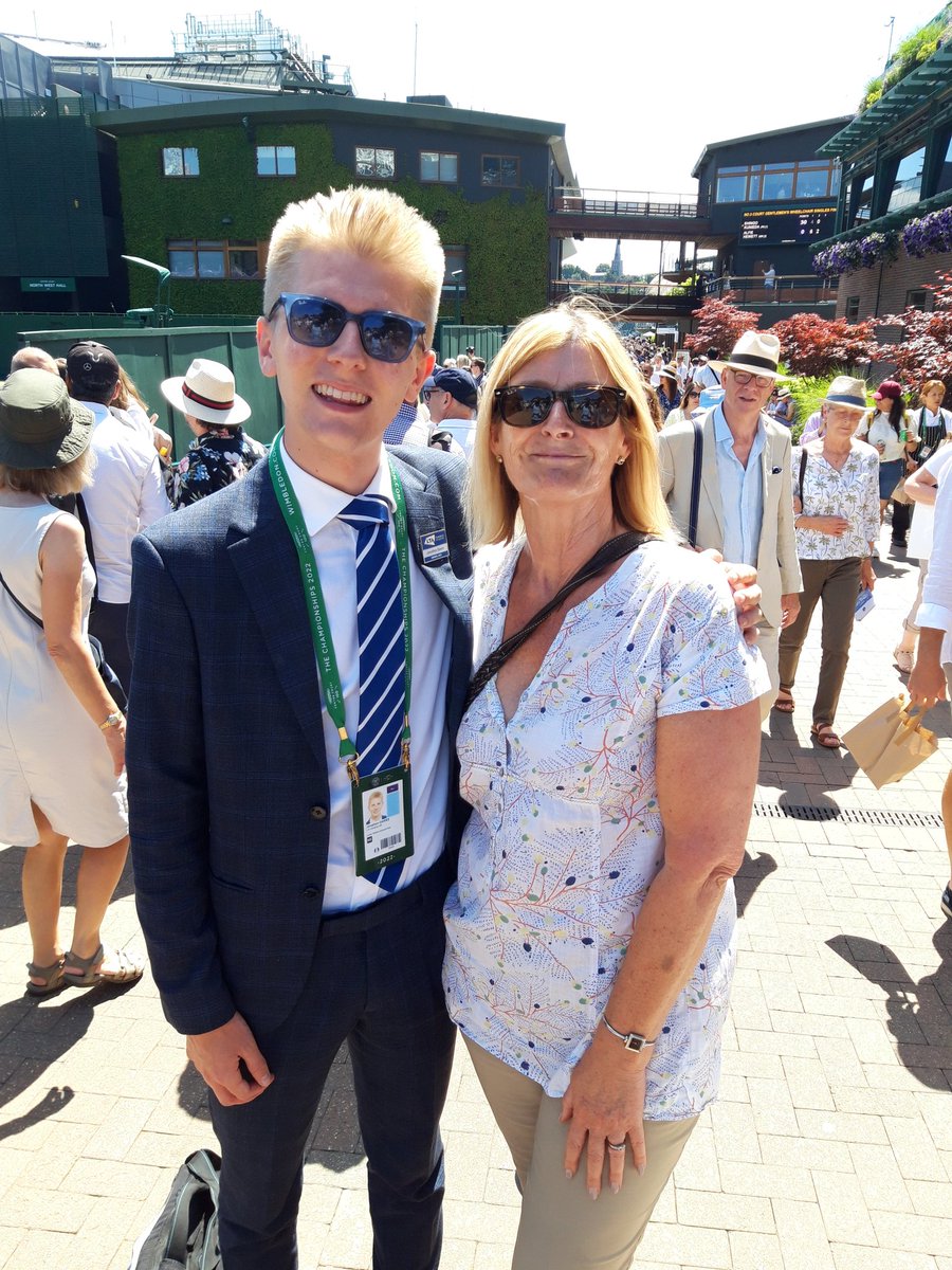 yes_hub's tweet photo. Fantastic to bump into @colegcambria @DeesideSixth ex #StudentPresident + @LTA councillor @Jonathon_Dawes at @Wimbledon #tennis #mensfinal today! https://t.co/1gsYk54pWQ