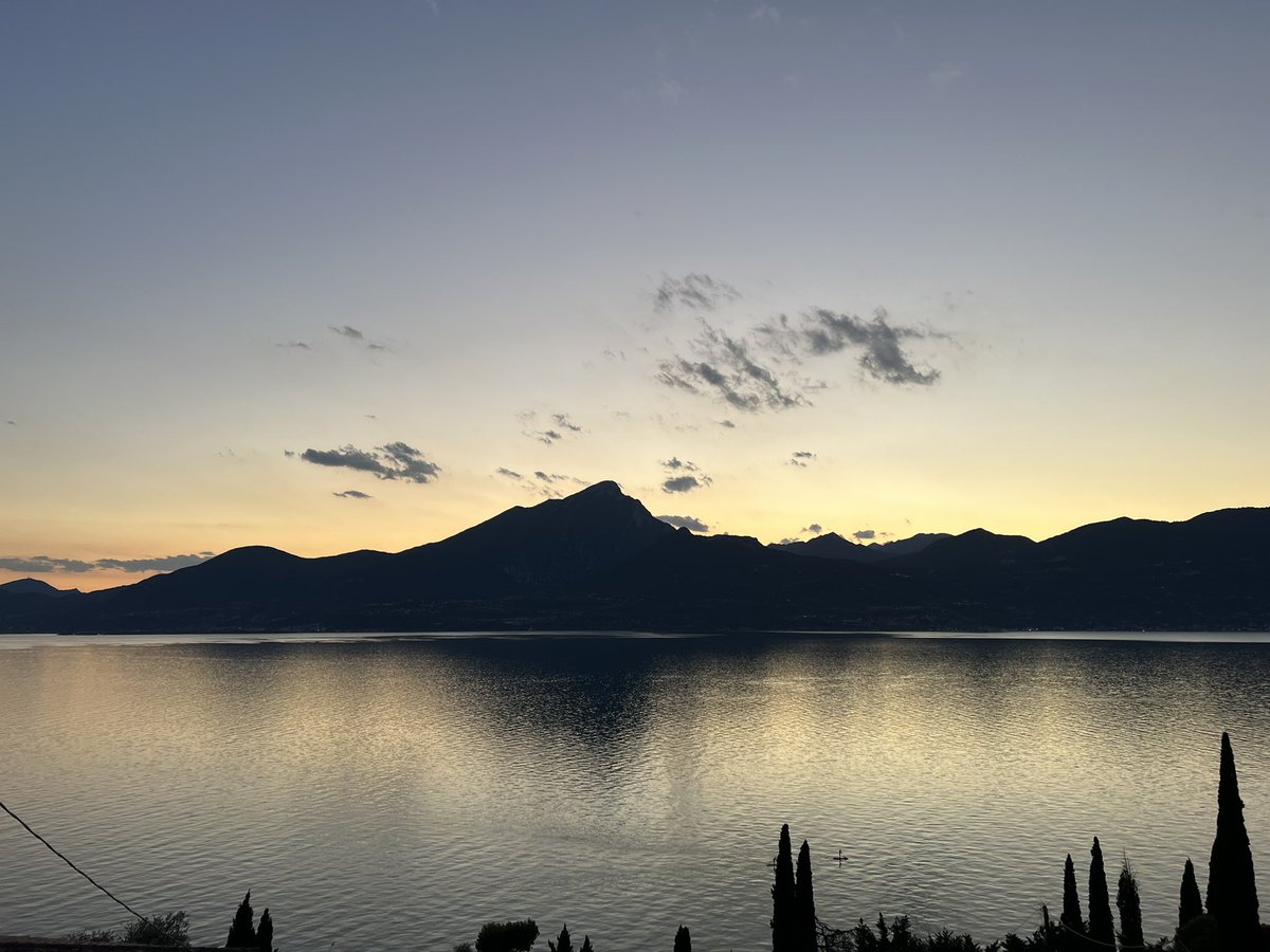 msommacampagna's tweet photo. A perfect dream. Goodnight #lagodigarda @GardaOutdoors https://t.co/wSI4F5tp4C
