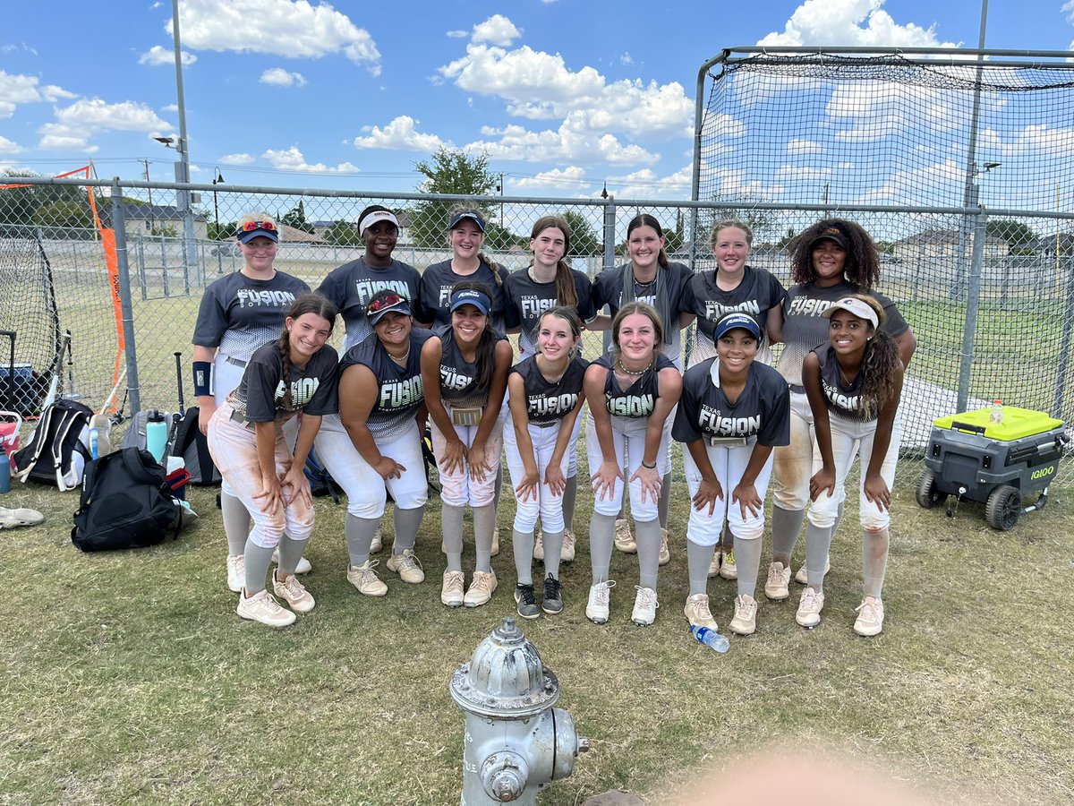 SCS_camps's tweet photo. 𝙲𝙴𝙽𝚃𝚁𝙰𝙻 𝚃𝙴𝚇𝙰𝚂 𝙲𝙰𝙼𝙿 &amp; 𝚂𝙲𝚁𝙸𝙼𝙼𝙰𝙶𝙴

16U Silver Bracket 

🥈Texas Fusion 16U

It’s been a HOT🥵weekend

Great job ladies! https://t.co/2uacU5Kgbc