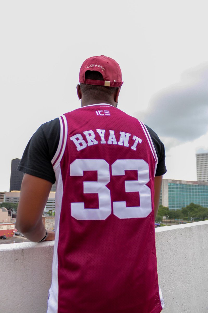 DjTraelTsunami's tweet photo. #KobeBryant once said .."A lot of leaders fail because they don’t have the bravery to touch that nerve or strike that chord." … Now think about that! 🖤🐍 

Jersey: @ICEtrainingfit https://t.co/N9cJq3EtFS