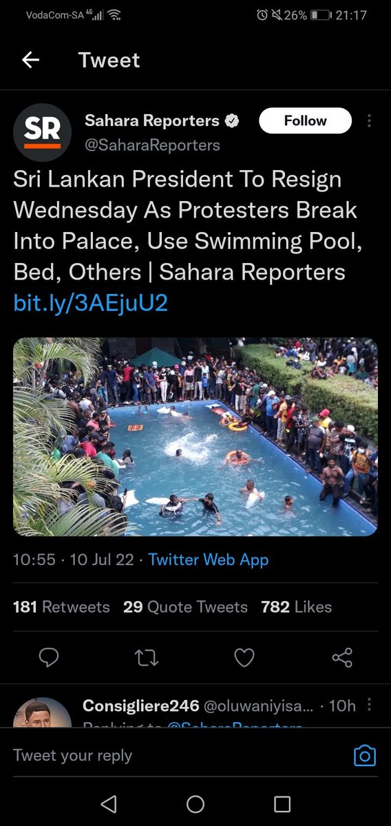 ITguruSA's tweet photo. What Siri Lanka citizens did to their president is wild 🙆‍♀️🙆‍♀️🙆‍♀️

When these leaders treat people like trash deserves to be treated like this.

Maphorisa / South Africans https://t.co/6Z7sGw2fMX