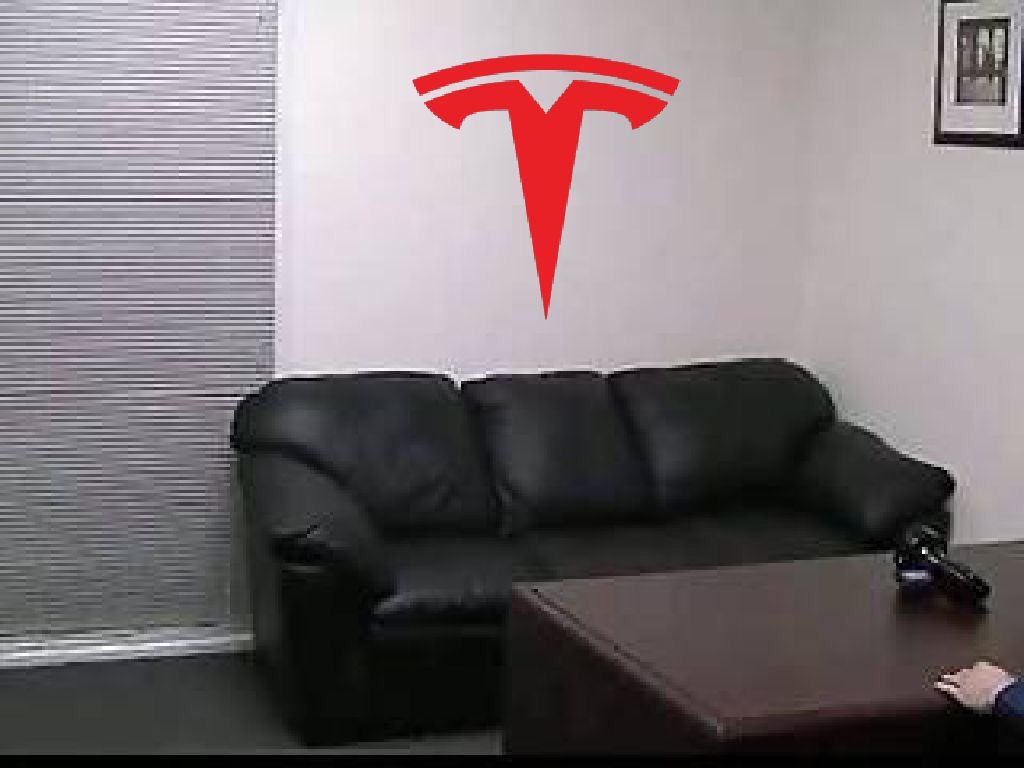HardFactorNews's tweet photo. Leaked photo of Elon Musks office https://t.co/InUuBdSO52