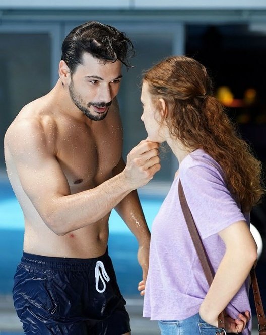 80 yasina gelince me: abi su sahneyi yayinladilar mi haberiniz var mi