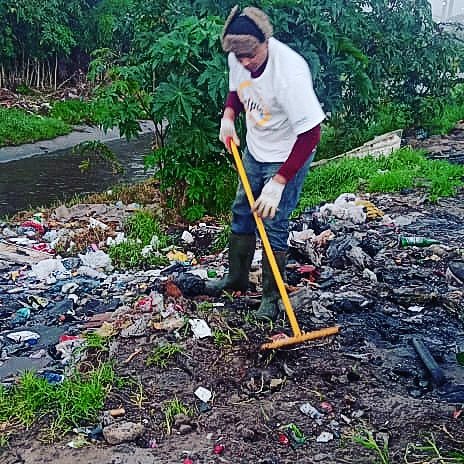 HelpUp_Today's tweet photo. River cleanup #Langa #Today Mr Ntem, part of the 2 person team committed to keeping the Black River in #CapeTown clean. Cleaning here since 2019. Micro business franchise model, not a charity. We don't do handouts we do #helpup #goodthingshappen @geordinhl @ZahidBadroodien https://t.co/Fn5cEfOLsG
