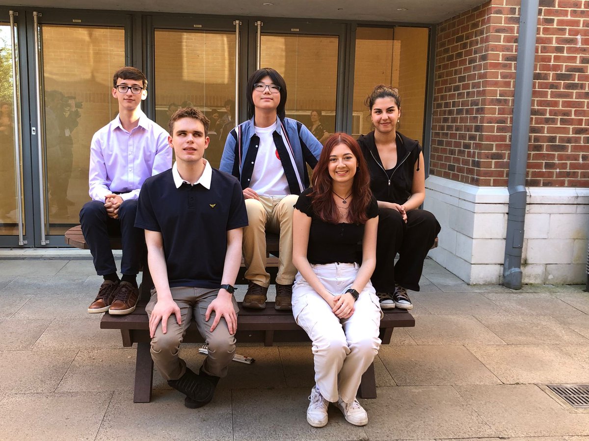 BBCYoungMus's tweet photo. Not taking a foot off the pedal! 🎶🎵
Our keyboard category finalists have certainly not made it easy for the judges! 🎼 🎹 🎶 #bbcyoungmusician #keyboard #piano https://t.co/8Q60oXV1fN