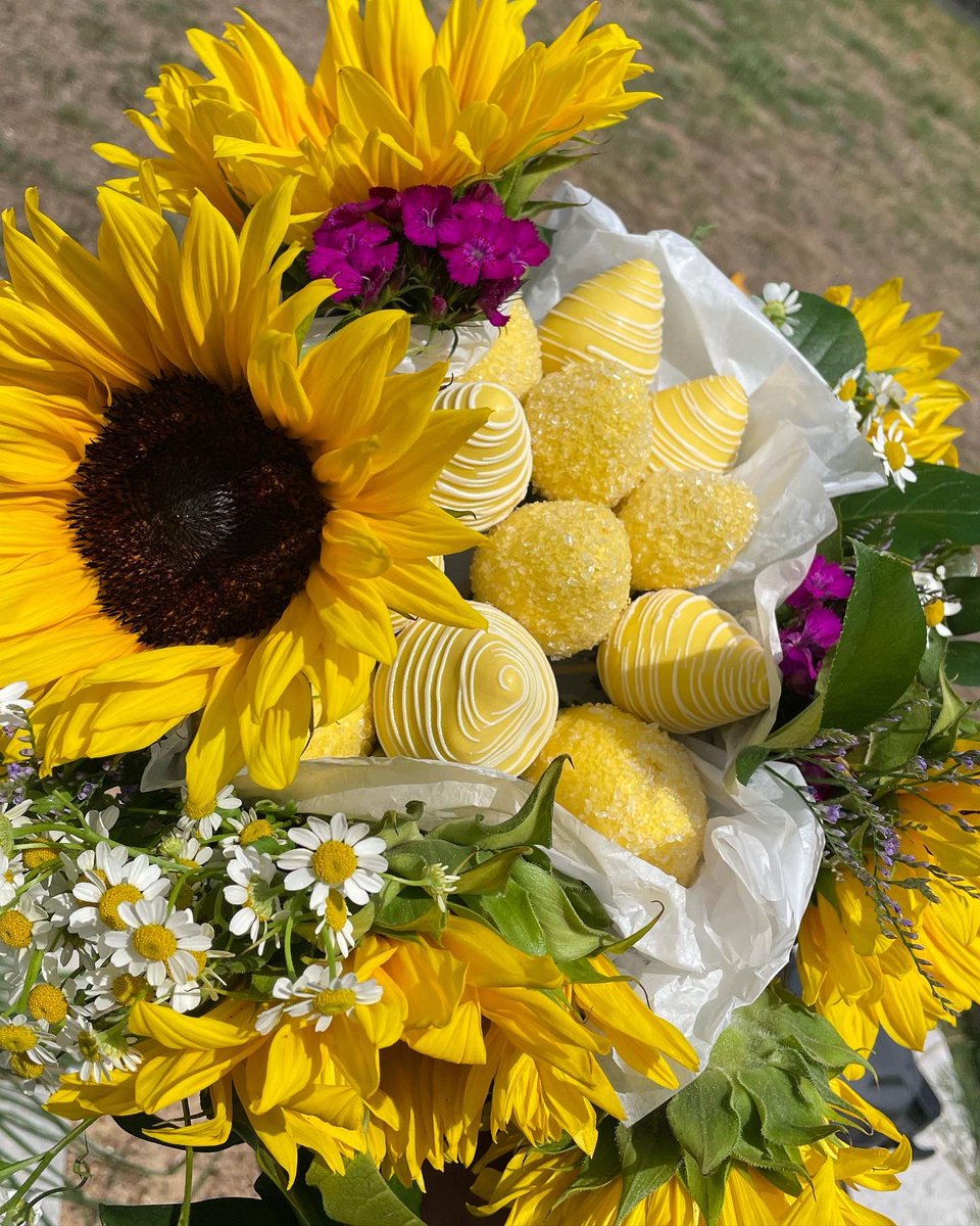 Sunflower strawberry bouquet 🌻🍓🌻🍓