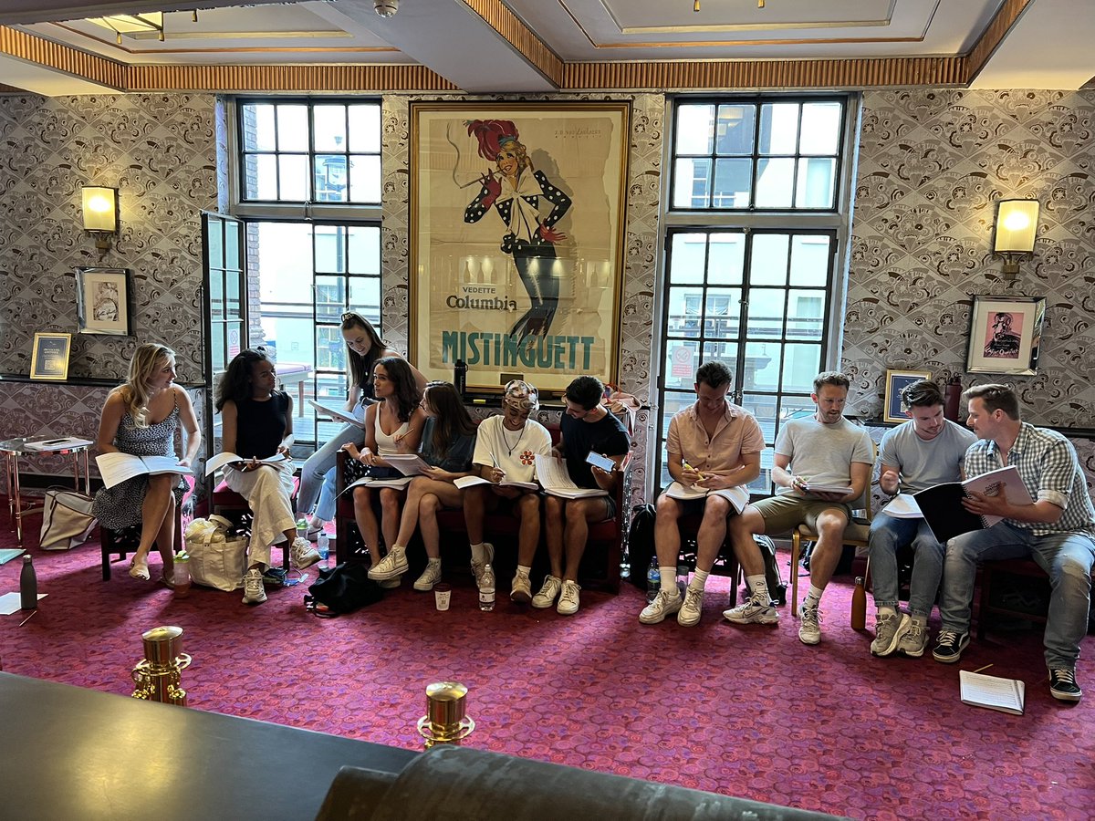 SteveMoss123's tweet photo. First week of rehearsals with the wonderful new cast members joining @MaryPoppins, who are sounding amazing! #MaryPoppins #whatsonstage #westend #castchange @BroadwayWorldUK https://t.co/QclMlTZCRy
