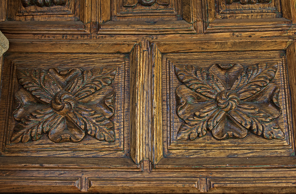 turismobierzo's tweet photo. En el pueblo de Albares de la Ribera destaca la iglesia de San Millán y en ella, la altiva espadaña construida en el siglo XIX. En el interior sobresalen los artesonados, diferentes retablos barrocos y rococós y un retablo camarín del siglo XVIII.
#descubriendoelbierzo @CCBierzo https://t.co/SkhUudVyLU