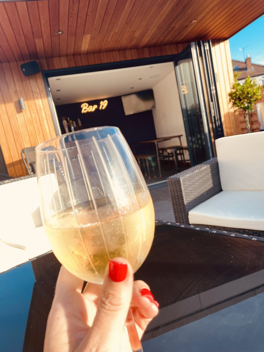 Teacher_LMc77's tweet photo. Great sunny Sunday with @CeriMcCall 😎☀️Walked a looooong way! #hot 🥵 BBQ followed by @LoveIsland #greatSunday #almostholidays #Bar19 https://t.co/mgOMHUjHVQ
