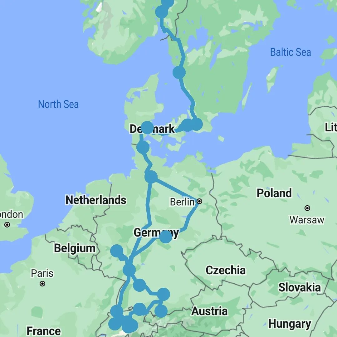 I 2019 var vi på interrail for første gang, i år ble det endelig ny tur!Melkeruta Oslo-Hamburg tar fortsatt litt vel lang tid, der er det forbedringspotensiale. Måtte ha munnbind på tyske tog, og FFP2-maske på tog i Bayern, ellers var det ingen restriksjoner etter pandemien.