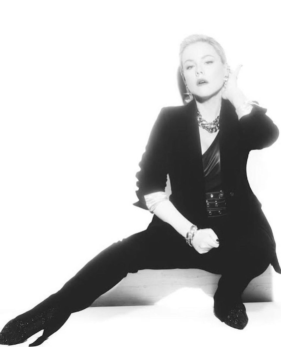 KathleenDevoted's tweet photo. Well it’s been a while since we had a new Kathleen photoshoot but I think we can all agree it was well worth the wait 🔥😍♥️

Kathleen for @vingtseptmagazine 📸🔥

[Credits 📸:]
Photography @/markbinks  
Fashion Styling @/ashleygalang 

#kathleenrobertson https://t.co/ghhkBn4rVf