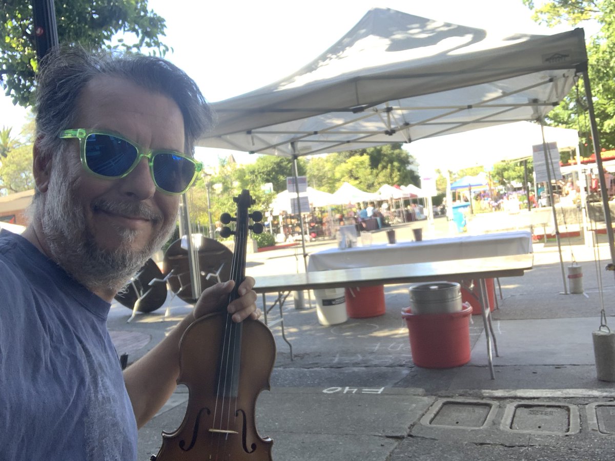JugBandLiteracy's tweet photo. Channel 7 just took a video of me busking during the Art &amp; Garden Festival! I hope I get on the news. https://t.co/aPsX06U1Ou
