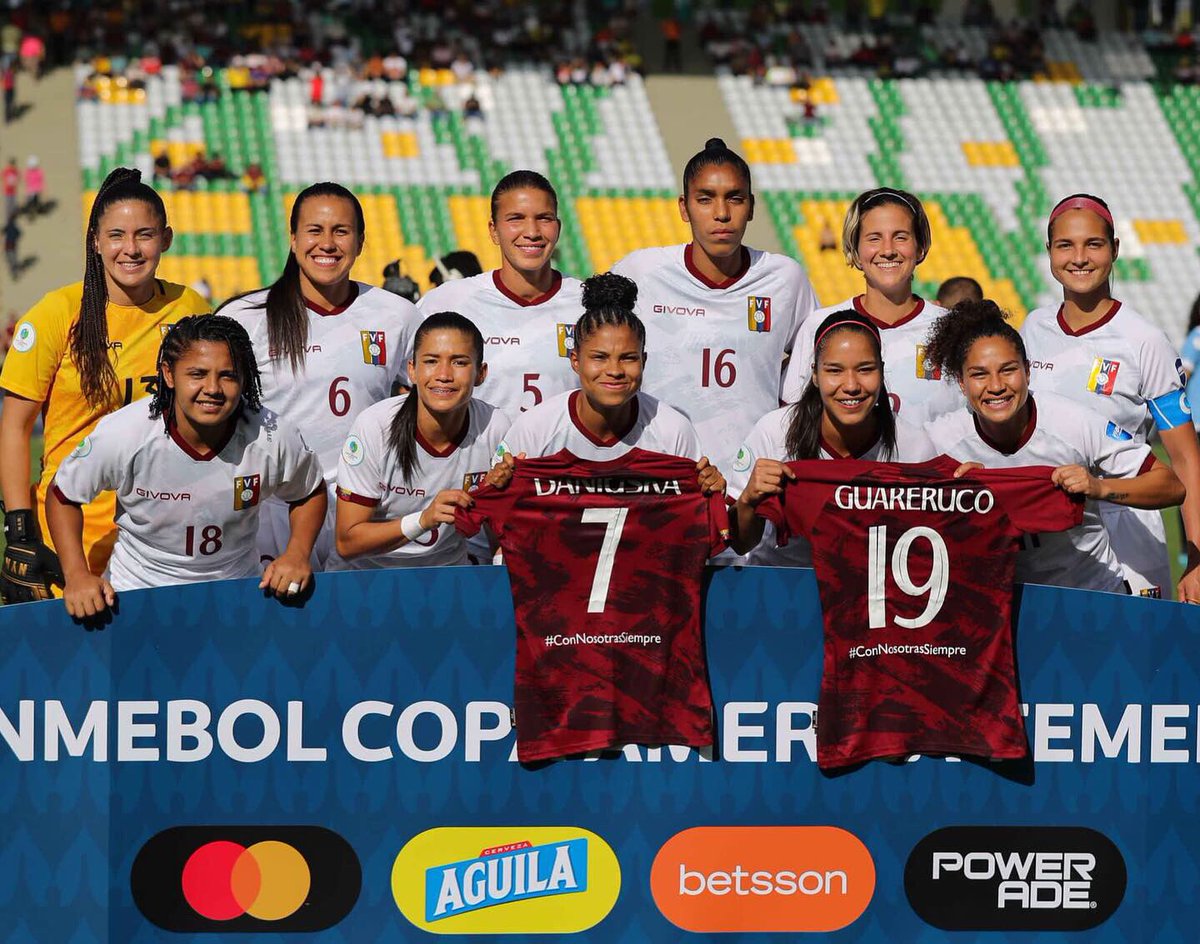 vvherrera2's tweet photo. Sueños en equipo y victorias también. Qué fortuna compartir alegrías con este grupo. Gracias a todos por el apoyo. El camino apenas inicia. #VH2 ⚔️🇻🇪
Este triunfo también es de ustedes: @DaniuskaR5 @GuarecucoJoemar ❤️⚽️
📸 • @FemeninoFVF https://t.co/GjWamIc0Sg