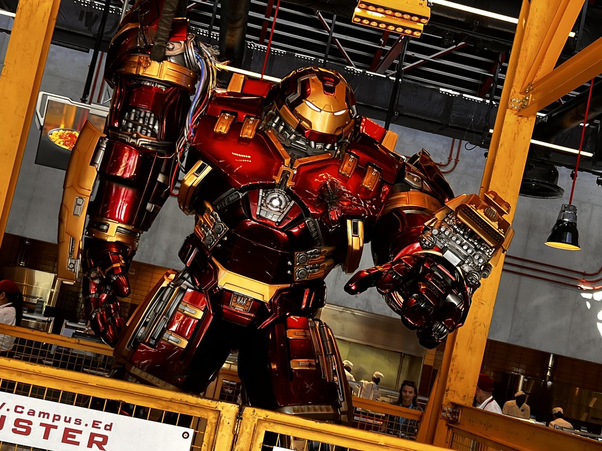 magikdisneyland's tweet photo. Please welcome Hulk buster #AvengersCampusParis #starkfactory #DisneylandParis30 https://t.co/kdGSJ4unsR