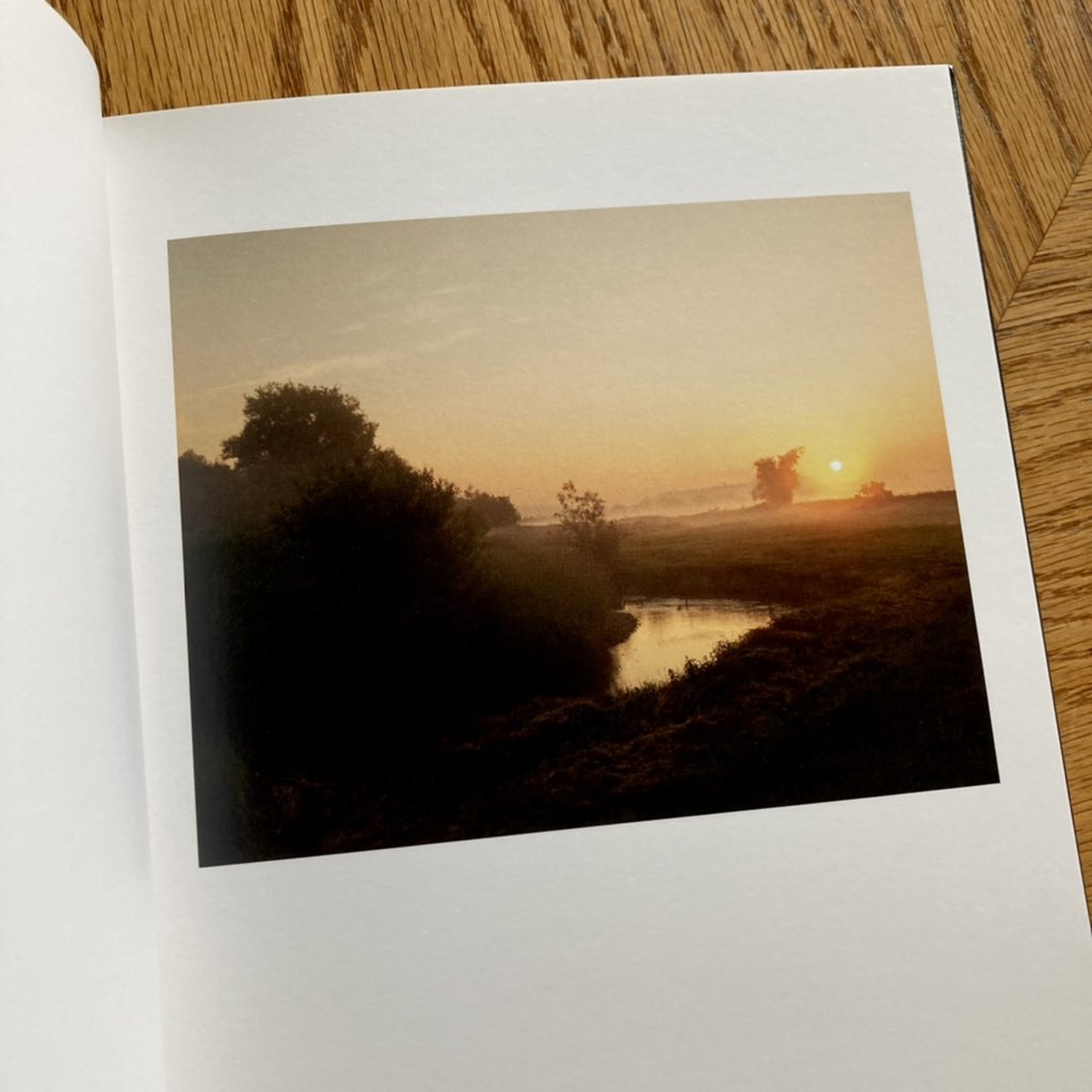 photobookjunkee's tweet photo. 📚Photobook Spotlight📚

Vale by @RobertDarch - published by Lido Books, 2021. 

More on this brilliant work here: https://t.co/XgD8f2NTr2 (via @inside_the_out )

#photobookstwitter 💙 https://t.co/YUEAQSp99D