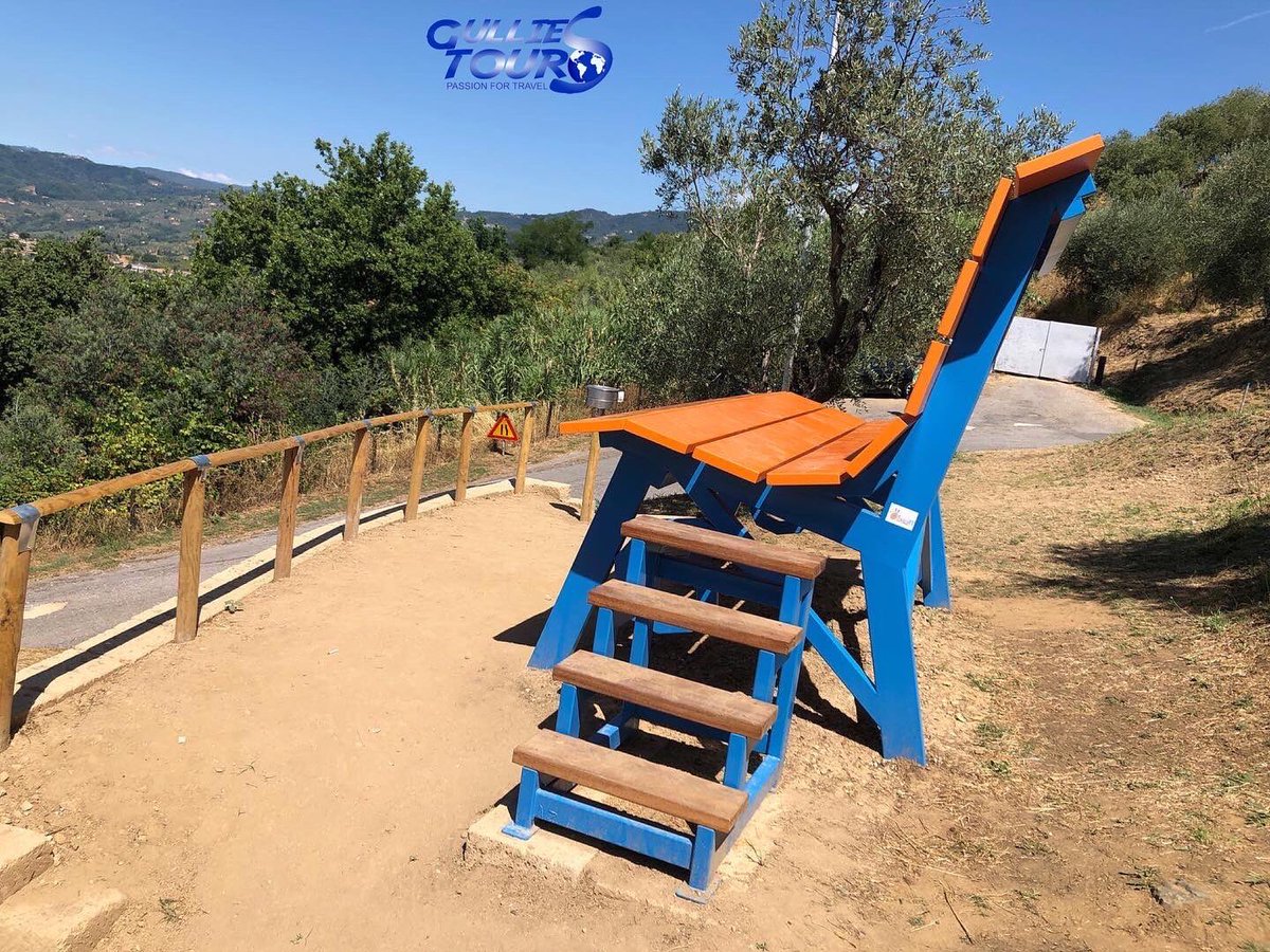 GulliesTours's tweet photo. The "most splendid views ever seen," as Grand Maestro Giuseppe Verdi declared when he came to "pass the waters" in Montecatini Terme: the blue of the sky and the orange of the sunsets.
#bigbenchcommunityproject #bigbenchpietrecavate #bigbench219 #panchinagigantepietrecavate https://t.co/VFBnp6lgJp
