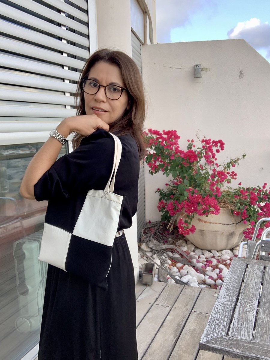 CheKape_CK's tweet photo. I am obsessed with my mini Paris tote #parisinspiration #totebags #miniParis #minitote #blackandwhite #chekape https://t.co/lWHafolgqQ