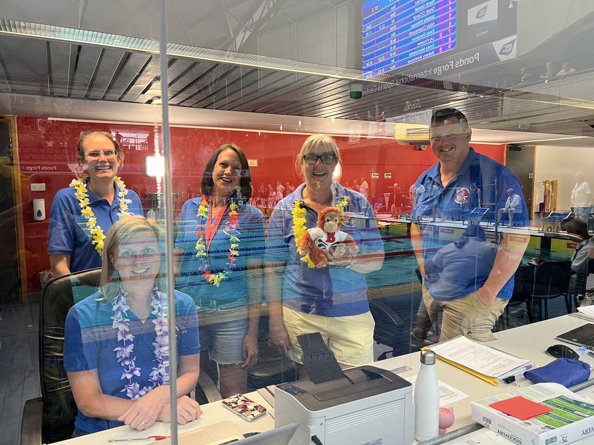 BoBSC_UK's tweet photo. We’ve had a blast today with our swim friends at @PondsForge . Everyone got into the Hawaiian theme with spectators, volunteers, officials and staff at ponds wearing some funky gear! We hope you enjoyed the event…. We’re back in December! https://t.co/nsFPnqH9th