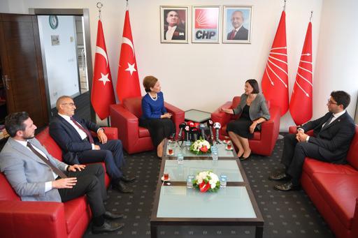 chpgenclik_gm's tweet photo. Genel Başkan Yardımcılarımız Dilara Dalbudak ve Uygar Elitoğ bulundukları heyetlerle birlikte siyasi partiler arası bayramlaşmalara katıldı. https://t.co/42M1sYkRGZ
