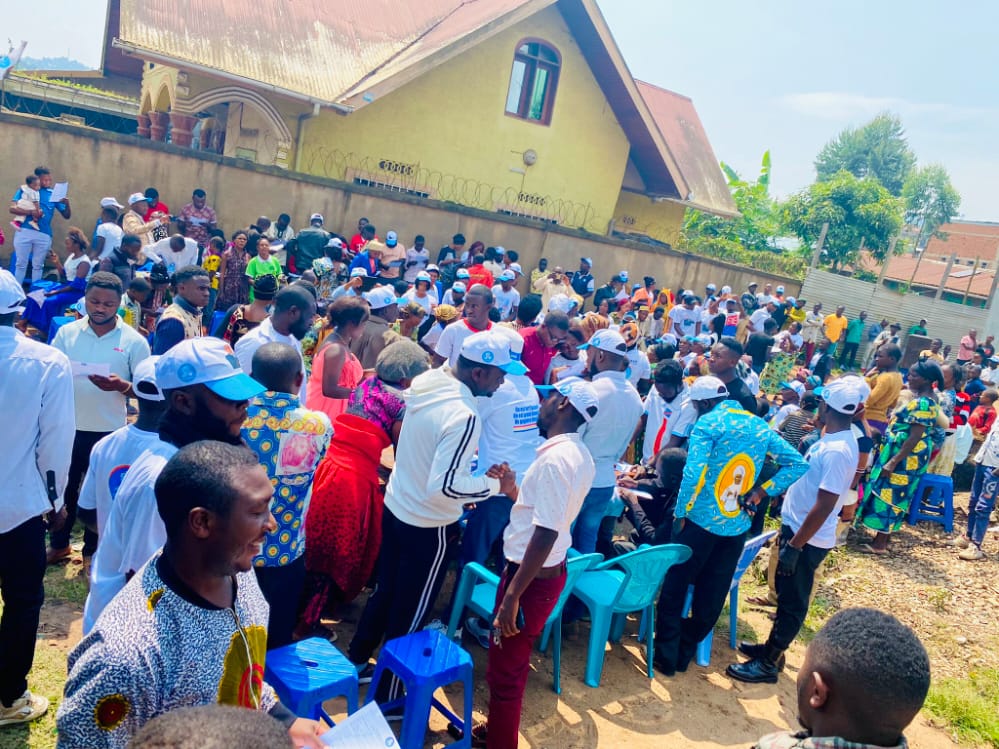 DocteurFanny's tweet photo. #BUTEMBO:Apres #Mususa, #Kimemi & #Vulamba pr appliquer la nouvelle stratégie adoptée par la cellule d’appui à l’implantation d’@Ensemble_MK du Pr @moise_katumbi , c dimanche, étions en comm Bulengera, Q.Muthiri, cell. Vatolya.@PrMatofali @FKimwanga @KitumeMwamini @gratieniracan https://t.co/VLATfRNMTs