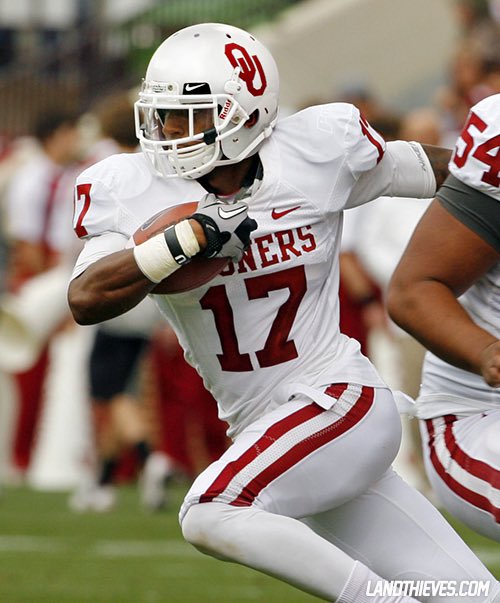 soonerland6's tweet image. Need these all whites back soon🤤