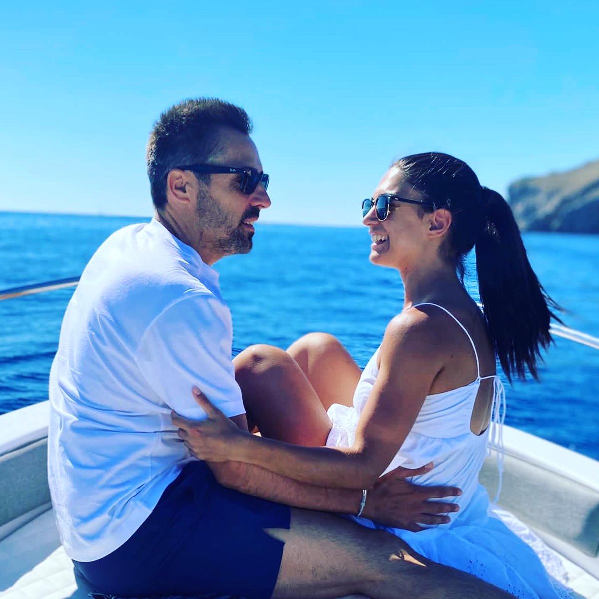 MarcPuigtio's tweet photo. Ahir tocant el cel blau i avui el blau del mar #Family #QQs #LEscala #Summer ☀️ #SummerTime #Samboat https://t.co/BBIffjf21H