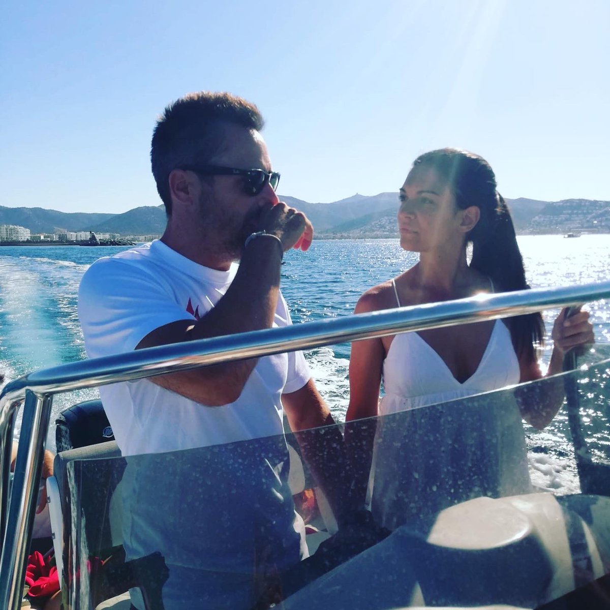 MarcPuigtio's tweet photo. Ahir tocant el cel blau i avui el blau del mar #Family #QQs #LEscala #Summer ☀️ #SummerTime #Samboat https://t.co/BBIffjf21H