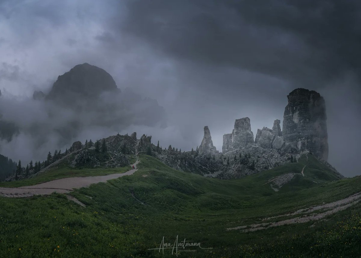 No es suerte... cada quien encuentra en su vida lo que quiere ver. El que busca encuentra!!... 

Italia. Dolomitas