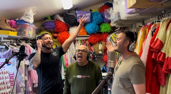 BRORADIO's tweet photo. Join @nathanspackman on #ValeBreakfast all this week after 8am to hear from the cast of @BillBoard_Barry Priscilla, running at @BarryMemo from the 20th - 23rd July. Then listen to @bendainsmith from 4pm on #ValeDrive to win tickets. Find out more via https://t.co/ZFYM8Eo5X6 https://t.co/VIlWXIPGaJ